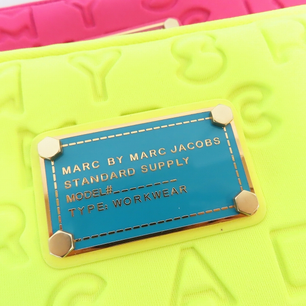 実際に弊社で買取させて頂いた【未使用】MARC BY MARC JACOBS/マークバイマークジェイコブス PC/タブレットケース ロゴ イエロー/ピンク/ブラック 3点セットの画像 5枚目
