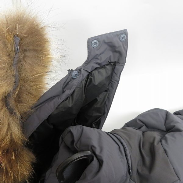 実際に弊社で買取させて頂いたFILA/フィラ ファー付き ダウンジャケット アウター 95の画像 6枚目