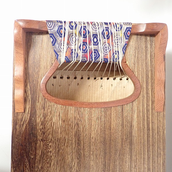 実際に弊社で買取させて頂いた★琴/箏 17弦琴 すだれ彫り 並甲 和楽器 カバー付き の画像 4枚目