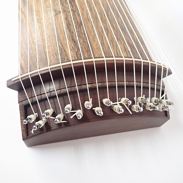 実際に弊社で買取させて頂いた★琴/箏 17弦琴 すだれ彫り 並甲 和楽器 カバー付き の画像 3枚目