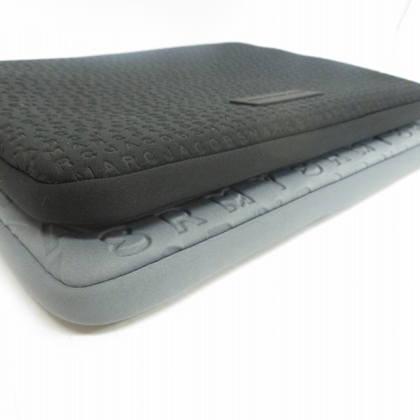 実際に弊社で買取させて頂いた【未使用】MARC BY MARC JACOBS/マークバイマークジェイコブス PC タブレットケース M6123602/M6PE021　2点セットの画像 2枚目