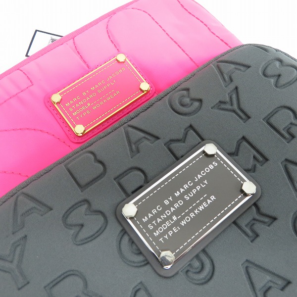 実際に弊社で買取させて頂いた【未使用】MARC BY MARC JACOBS/マークバイマークジェイコブス ミニクラッチ/ポーチ M6PE024/M6131072 2点セットの画像 3枚目