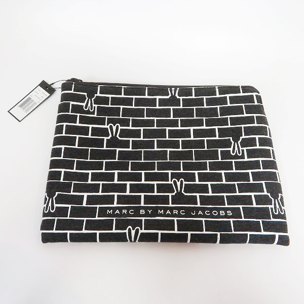 実際に弊社で買取させて頂いた【未使用】MARC BY MARC JACOBS/マークバイマークジェイコブス ミニクラッチ/ポーチ M0001929/M0005194 2点セットの画像 1枚目