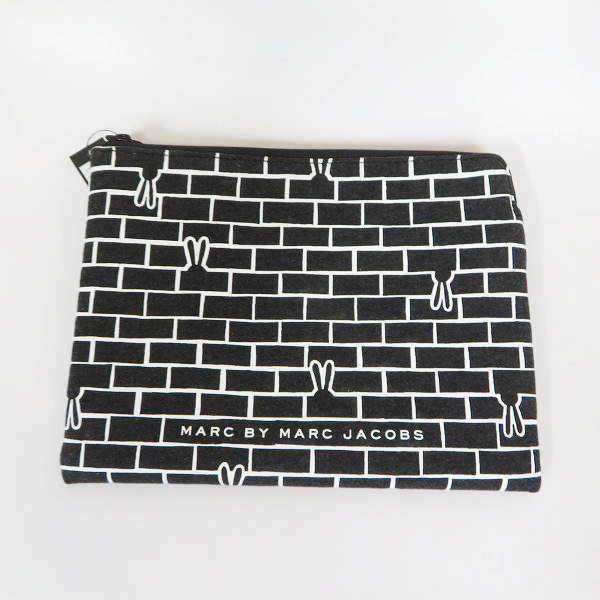 実際に弊社で買取させて頂いた【未使用】MARC BY MARC JACOBS/マークバイマークジェイコブス クラッチバッグ/タブレットケース M0001929/M6131024 2点セットの画像 1枚目