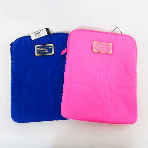 実際に弊社で買取させて頂いた【未使用】MARC BY MARC JACOBS/マークバイマークジェイコブス ミニクラッチ/ポーチ M0001261A/M6131072 2点セット