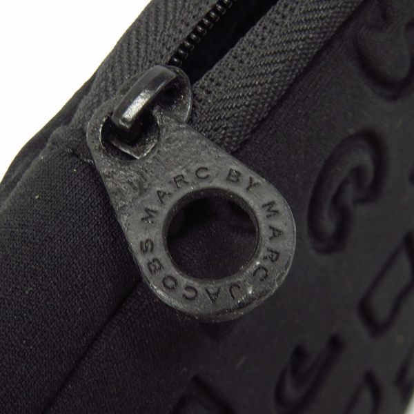 実際に弊社で買取させて頂いた【未使用】MARC BY MARC JACOBS/マークバイマークジェイコブス PC タブレットケース 縦型 ブラック M6PE024の画像 6枚目