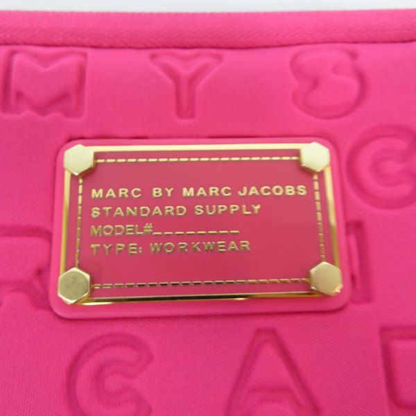 実際に弊社で買取させて頂いた【未使用】MARC BY MARC JACOBS/マークバイマークジェイコブス PC/タブレットケース M6131024 2点セットの画像 4枚目