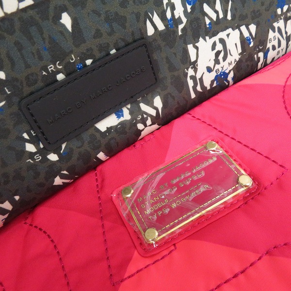 実際に弊社で買取させて頂いた【未使用】MARC BY MARC JACOBS/マークバイマークジェイコブス クラッチバッグ/タブレットケース M6131040/M0001053A 2点セットの画像 3枚目