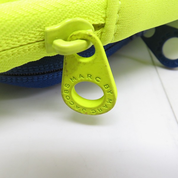 実際に弊社で買取させて頂いた【未使用】MARC BY MARC JACOBS/マークバイマークジェイコブス ミニクラッチ/ポーチ M0001261A/M6131064 2点セットの画像 5枚目