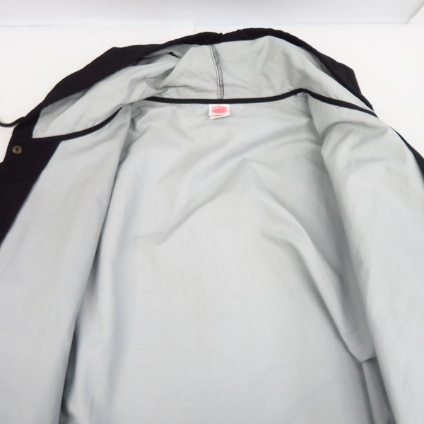 実際に弊社で買取させて頂いたINDEPENDENT/インディペンデント コーチジャケット フード付き バックデザイン ブラック XLの画像 7枚目