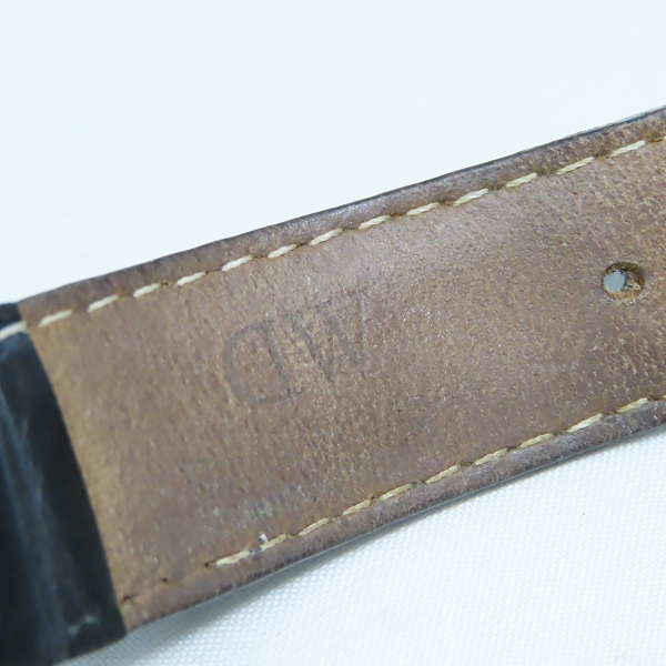 実際に弊社で買取させて頂いたDANIEL＆WELLINGTON/ダニエルウェリントン MARC JACOBS/マークジェイコブス B36S1 MBM8521 時計2点セット【動作未確認】の画像 4枚目