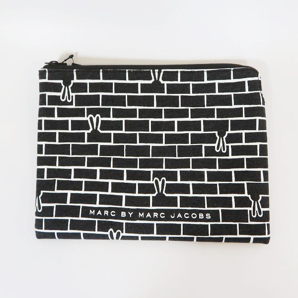 実際に弊社で買取させて頂いた【未使用】MARC BY MARC JACOBS/マークバイマークジェイコブス クラッチバッグ/タブレットケース M0001929/M0004631 2点セットの画像 1枚目