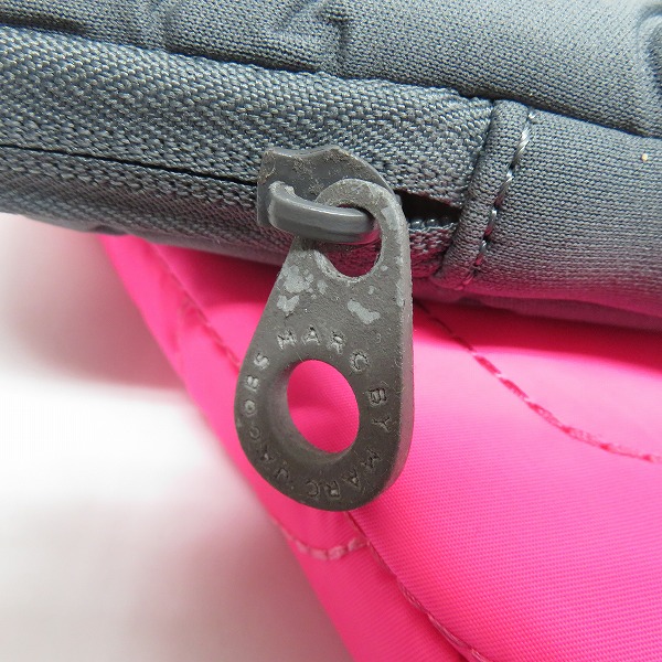 実際に弊社で買取させて頂いた【未使用】MARC BY MARC JACOBS/マークバイマークジェイコブス ミニクラッチ/ポーチ M6PE024/M6131072 2点セットの画像 4枚目