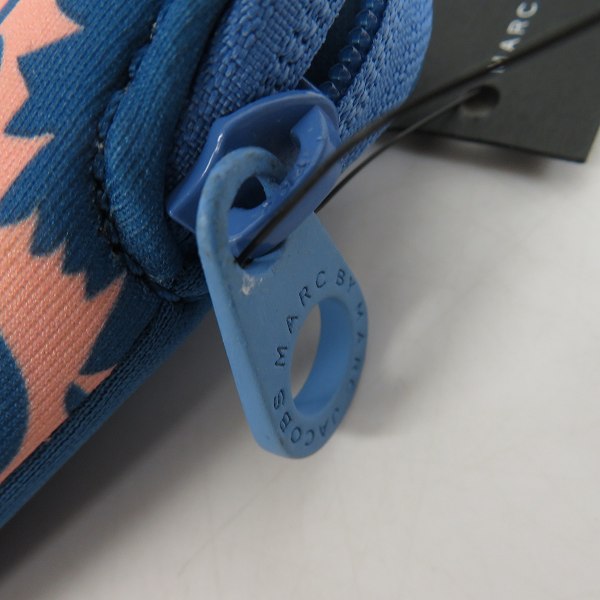 実際に弊社で買取させて頂いた【未使用】MARC BY MARC JACOBS/マークバイマークジェイコブス ミニクラッチ/ポーチ M6131017/M6134043 2点セットの画像 8枚目