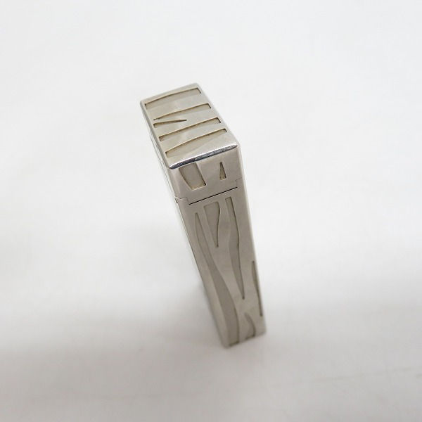 実際に弊社で買取させて頂いたdunhill/ダンヒル サイドローラー 彫柄 ガスライター シルバー LJ 27191の画像 2枚目