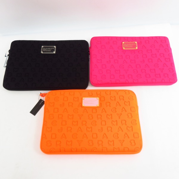 実際に弊社で買取させて頂いた【未使用】MARC BY MARC JACOBS/マークバイマークジェイコブス PC/タブレットケース M6131024/M6PE023 3点セット