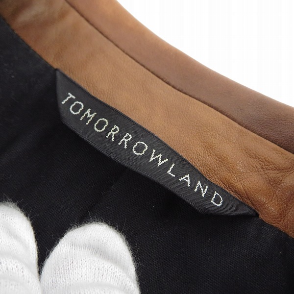 実際に弊社で買取させて頂いたTOMORROWLAND/トゥモローランド テーラードジャケット 羊革/シープスキン 51-07-44-07204 610018/44の画像 2枚目