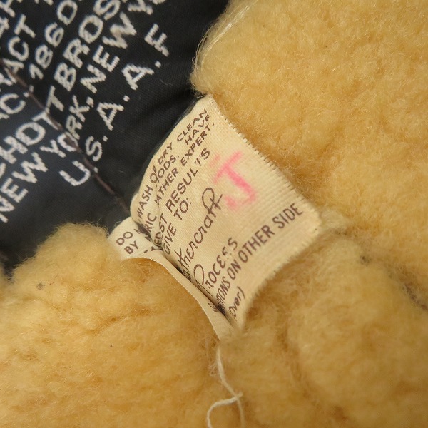 実際に弊社で買取させて頂いたSchott/ショット B-3 シープスキン/ムートン ボンバー フライトジャケット ブラック/米国製/44の画像 3枚目