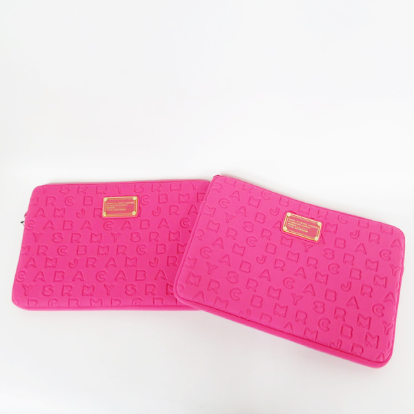実際に弊社で買取させて頂いた【未使用】MARC BY MARC JACOBS/マークバイマークジェイコブス PC/タブレットケース M6131024 2点セット