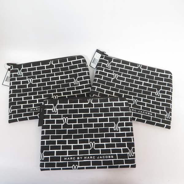 実際に弊社で買取させて頂いた【未使用】MARC BY MARC JACOBS/マークバイマークジェイコブス ミニクラッチ/ポーチ M0001929 3点セット