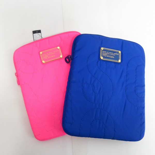 実際に弊社で買取させて頂いた【未使用】MARC BY MARC JACOBS/マークバイマークジェイコブス ミニクラッチ/ポーチ M0001261A/M6131072 2点セット