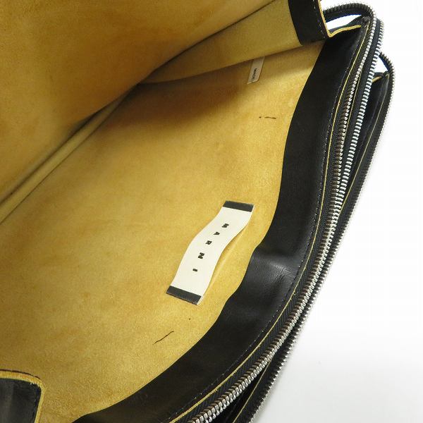 実際に弊社で買取させて頂いたMARNI/マルニ 型抜き クラッチバッグ/セカンドバッグ レザーの画像 3枚目