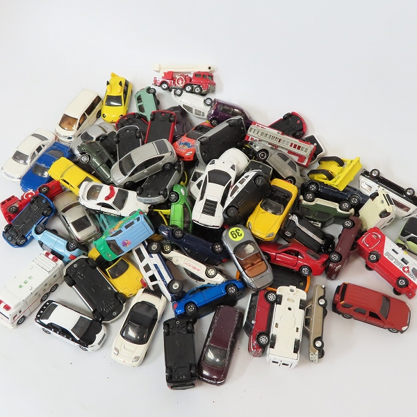 実際に弊社で買取させて頂いた【大量おまとめ品】TOMICA/トミカ スーパーカー/パトカー/ブルドーザー等