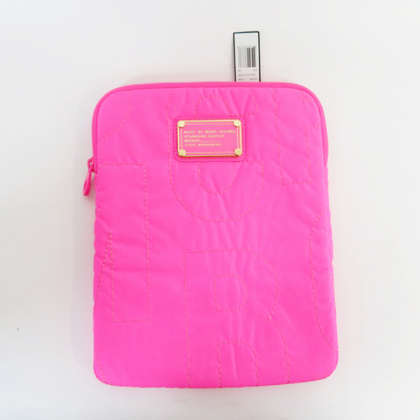 実際に弊社で買取させて頂いた【未使用】MARC BY MARC JACOBS/マークバイマークジェイコブス ミニクラッチ/ポーチ M0001261A/M6131072 2点セットの画像 2枚目