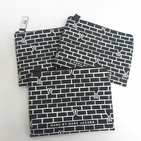 実際に弊社で買取させて頂いた【未使用】MARC BY MARC JACOBS/マークバイマークジェイコブス ミニクラッチ/ポーチ M0001929 3点セット