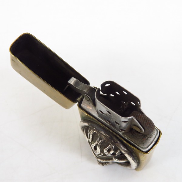 実際に弊社で買取させて頂いたTRAVIS WALKER/トラヴィスワーカー ZIPPO/ジッポー ブラス フレイムスカル/サイドロゴ メタル貼り 2008年製の画像 5枚目