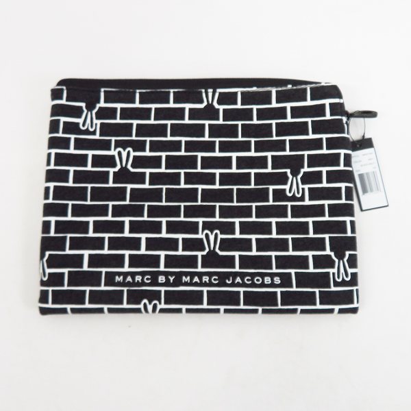 実際に弊社で買取させて頂いた【未使用】MARC BY MARC JACOBS/マークバイマークジェイコブス クラッチバッグ/タブレットケース M0001929/M6PE023 2点セットの画像 1枚目