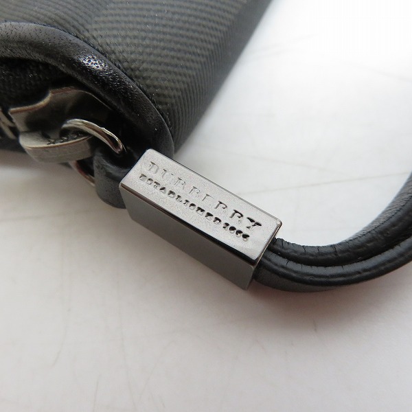 実際に弊社で買取させて頂いたBURBERRY/バーバリー レザー切替 タブレットケース/クラッチバッグ ラウンドジップの画像 3枚目