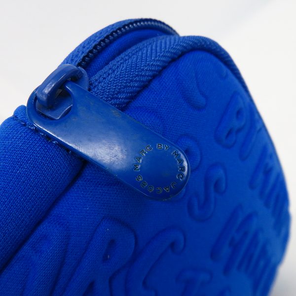 実際に弊社で買取させて頂いたMARC BY MARC JACOBS/マークバイマークジェイコブス PC タブレットケース 横型 ブルー M0003462の画像 6枚目