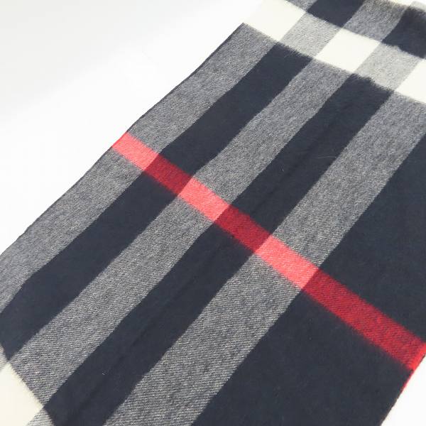 実際に弊社で買取させて頂いたBURBERRY/バーバリー カシミヤ100％ フリンジ チェックマフラー/ストールの画像 5枚目