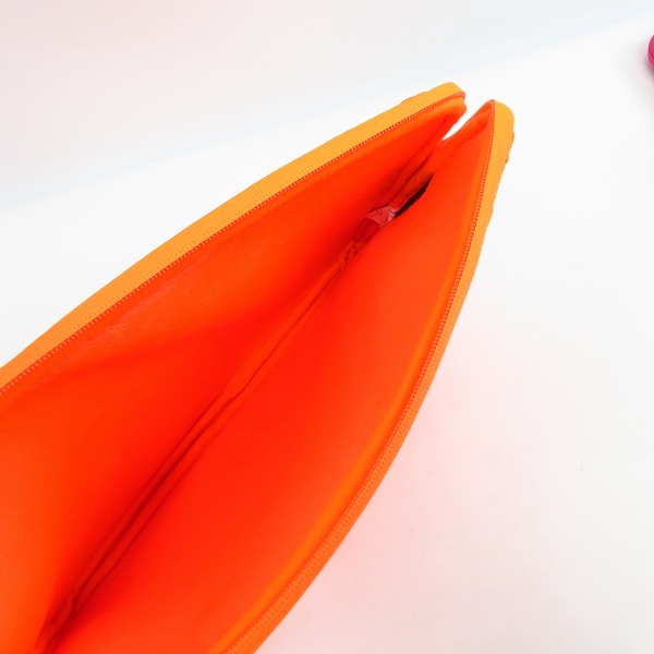 実際に弊社で買取させて頂いた【未使用】MARC BY MARC JACOBS/マークバイマークジェイコブス PC/タブレットケース M6131024/M6PE023 3点セットの画像 2枚目