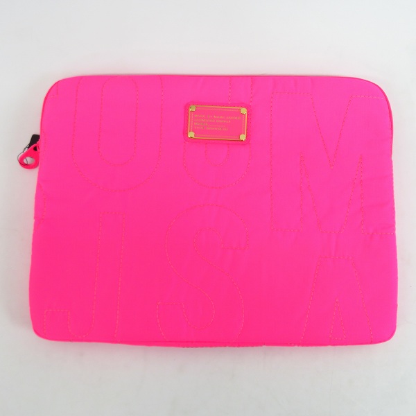 実際に弊社で買取させて頂いた【未使用】MARC BY MARC JACOBS/マークバイマークジェイコブス クラッチバッグ/タブレットケース M6131071/M0003115 2点セットの画像 1枚目
