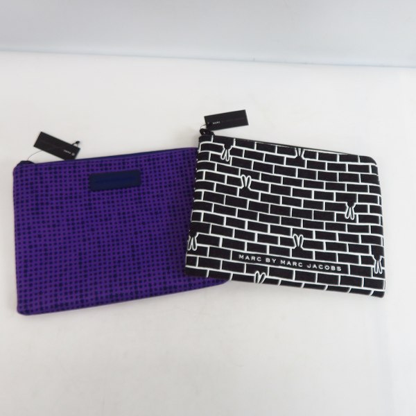 実際に弊社で買取させて頂いた【未使用】MARC BY MARC JACOBS/マークバイマークジェイコブス ミニクラッチ/ポーチ M6134043/M0001929 2点セット