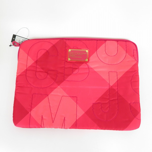 実際に弊社で買取させて頂いた【未使用】MARC BY MARC JACOBS/マークバイマークジェイコブス クラッチバッグ/タブレットケース M6131040/M0001053A 2点セットの画像 1枚目