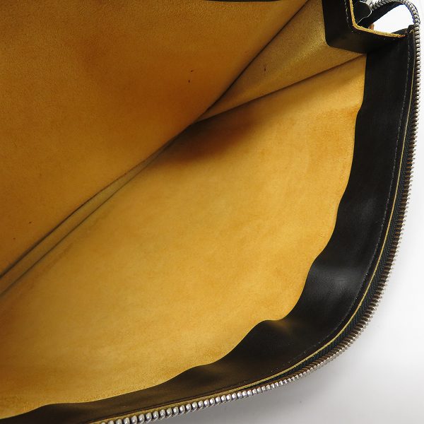 実際に弊社で買取させて頂いたMARNI/マルニ 型抜き クラッチバッグ/セカンドバッグ レザーの画像 4枚目