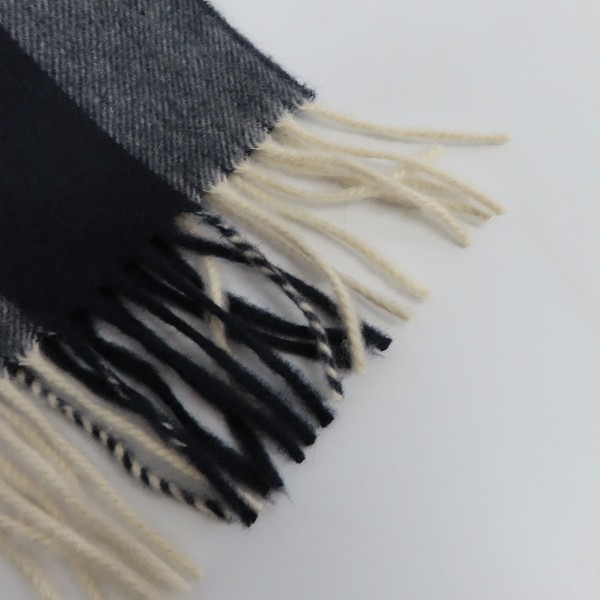 実際に弊社で買取させて頂いたBURBERRY/バーバリー カシミヤ100％ フリンジ チェックマフラー/ストールの画像 4枚目