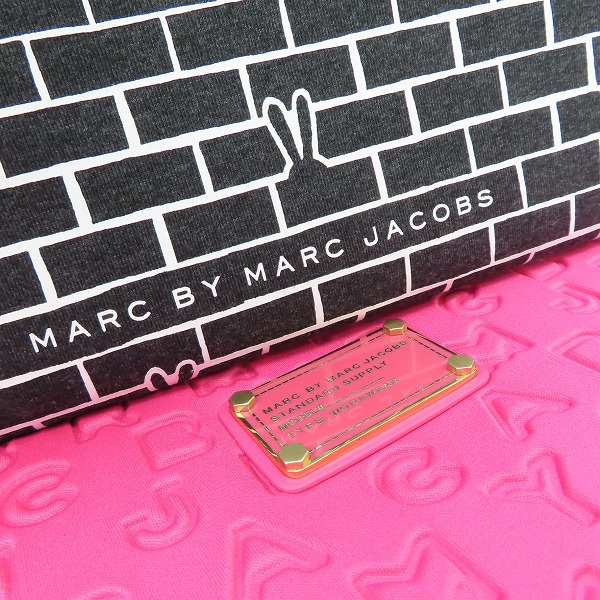 実際に弊社で買取させて頂いた【未使用】MARC BY MARC JACOBS/マークバイマークジェイコブス クラッチバッグ/タブレットケース 2点セットの画像 3枚目