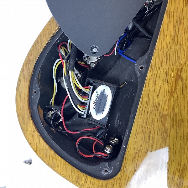 実際に弊社で買取させて頂いた★Bacchus/バッカス GLOBAL Series HWL5-CUSTOM24-MG 5弦 アクティブ 5弦エレキベース ソフトケース付きの画像 7枚目