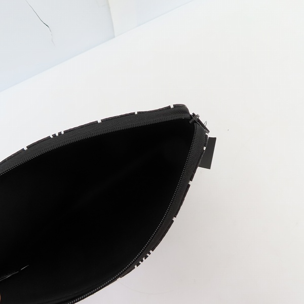 実際に弊社で買取させて頂いた【未使用】MARC BY MARC JACOBS/マークバイマークジェイコブス ミニクラッチ/ポーチ M6134043/M0001929 2点セットの画像 4枚目