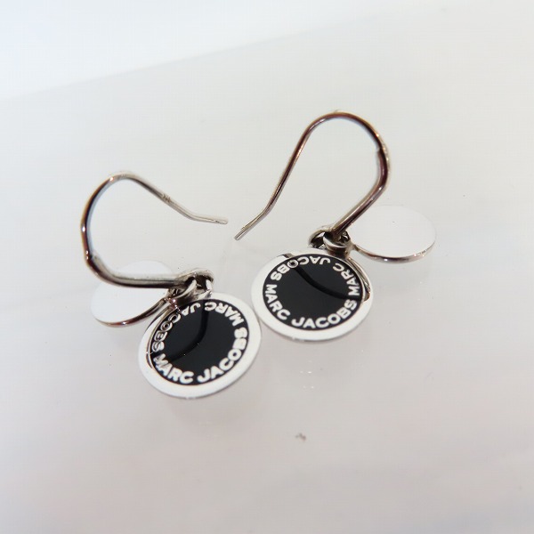 実際に弊社で買取させて頂いたMARC JACOBS/マークジェイコブス ロゴ ディスク エナメルピアスの画像 1枚目