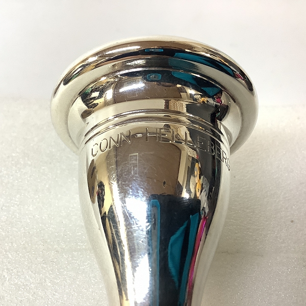 実際に弊社で買取させて頂いたConn/コーン HELLEBERG/ヘルバーグ 7B チューバ マウスピース ケース付きの画像 1枚目