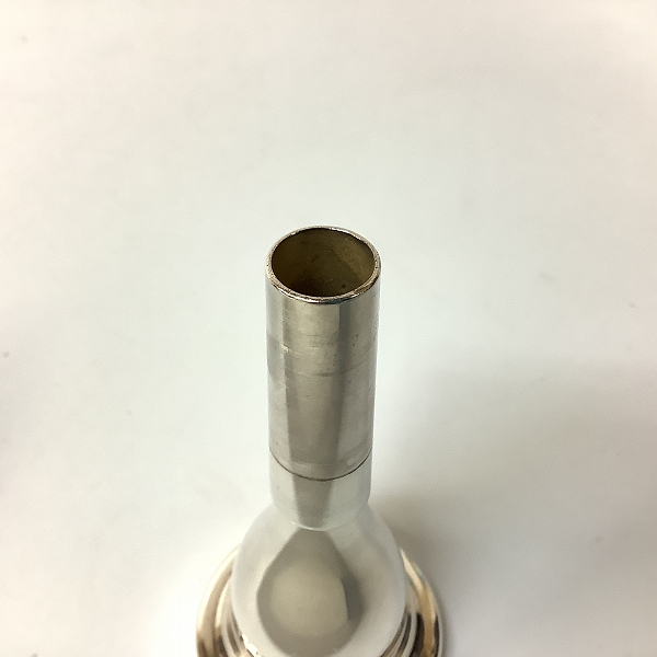 実際に弊社で買取させて頂いたConn/コーン HELLEBERG/ヘルバーグ 7B チューバ マウスピース ケース付きの画像 4枚目