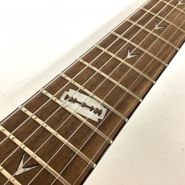 実際に弊社で買取させて頂いた★DEAN/ディーン RAZORBACK 7 255 Metallic White/Classic Black 7弦 アクティブ エレキギター ハードケース付きの画像 3枚目