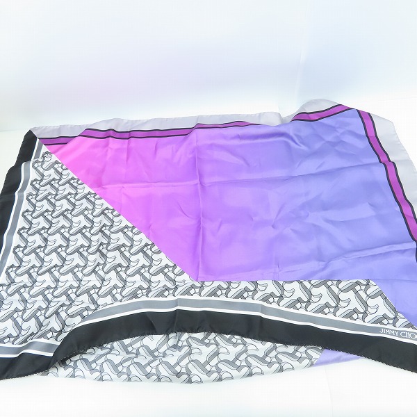 実際に弊社で買取させて頂いたJIMMY CHOO/ジミーチュウ JC総柄 シルクスカーフの画像 4枚目