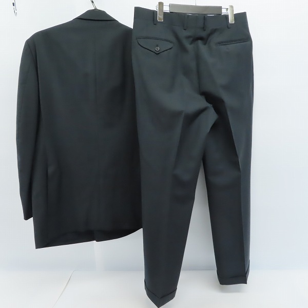 実際に弊社で買取させて頂いたBURBERRYS/バーバリーズ スーツ ダブル ウール ダークネイビー系 無地 2P AB7 の画像 1枚目