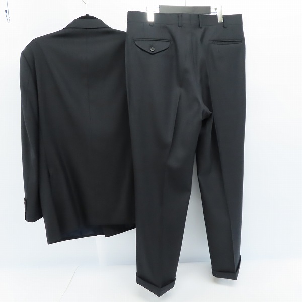実際に弊社で買取させて頂いたBURBERRYS/バーバリーズ スーツ ダブル ウール ブラック系 無地 2P AB7の画像 1枚目